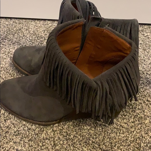 Grey lucky brand booties with tassels 10 - Picture 2 of 6